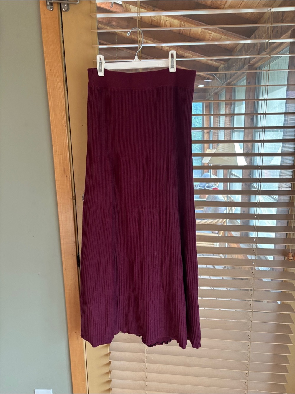 Women's Ribbed Midi Skirt in Burgundy